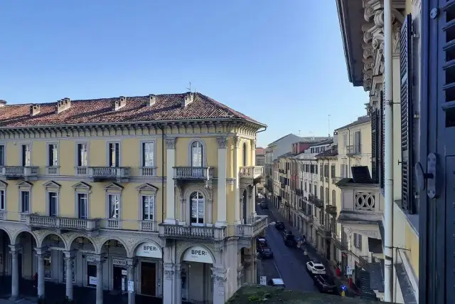 Gemeinschaftsbüro in Piazza Giuseppe Garibaldi, Alessandria - Foto 1