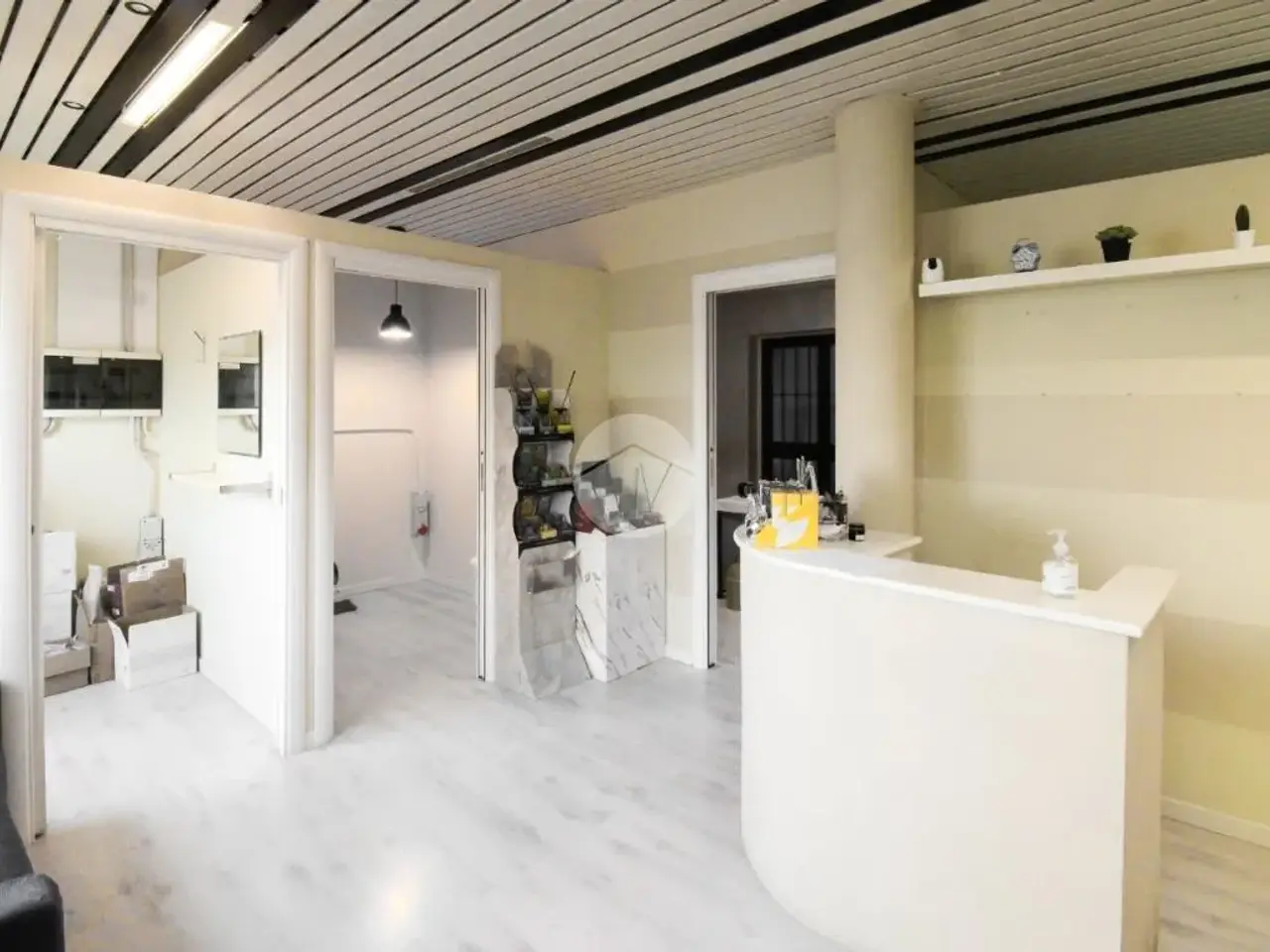 Negozio in Via IV Novembre 21, Casalpusterlengo, {3} - Foto 1