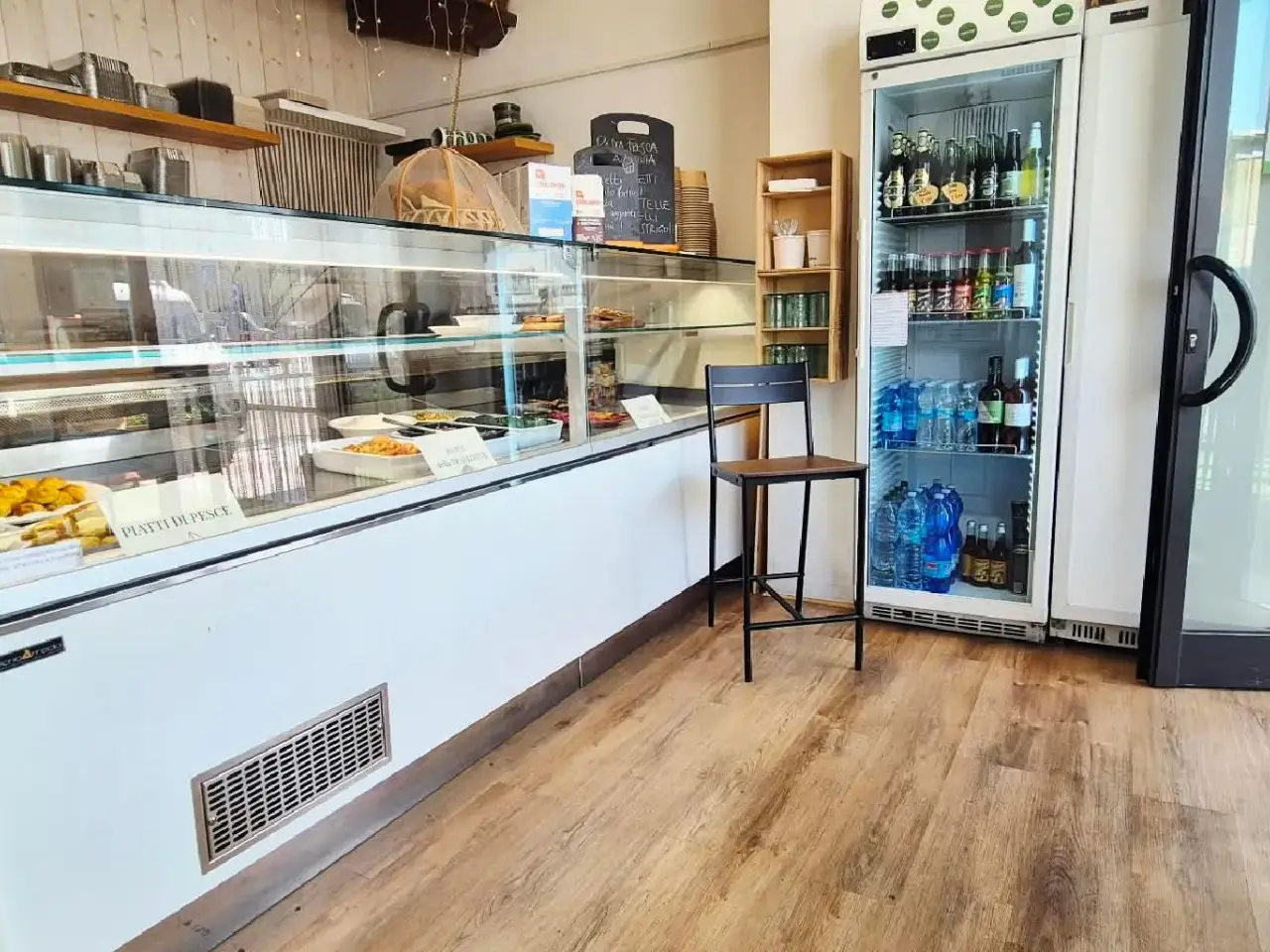 Esercizio commerciale in Via Mirabelli, Pesaro, {3} - Foto 2
