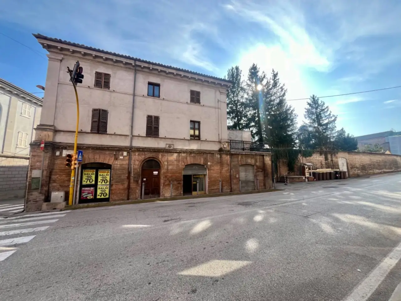 Negozio in Viale IV Novembre 103, Fabriano, {3} - Foto 2
