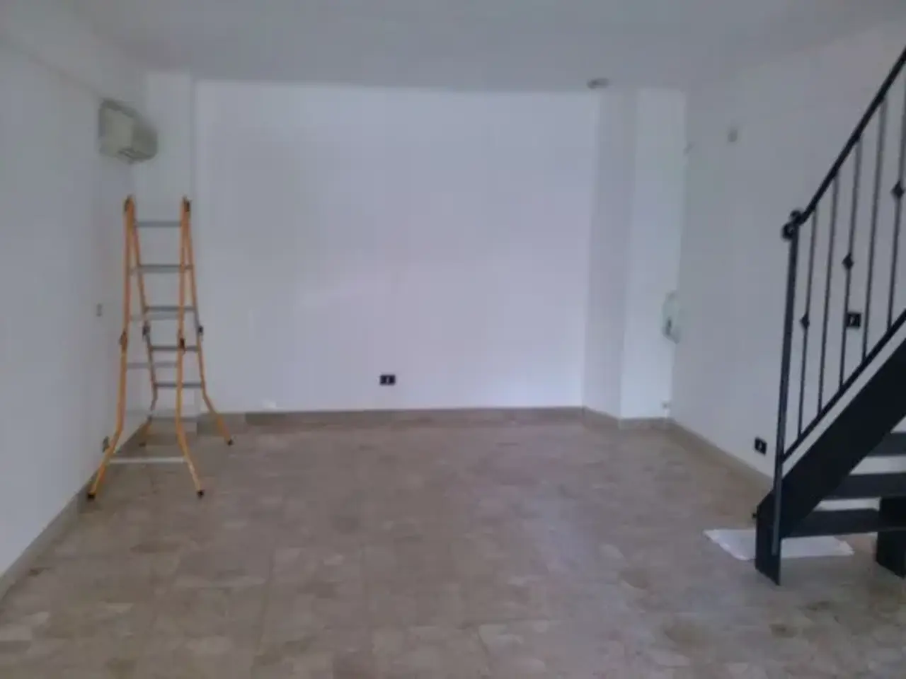 Negozio in Piazza della Immacolata 171, Ascoli Piceno, {3} - Foto 1