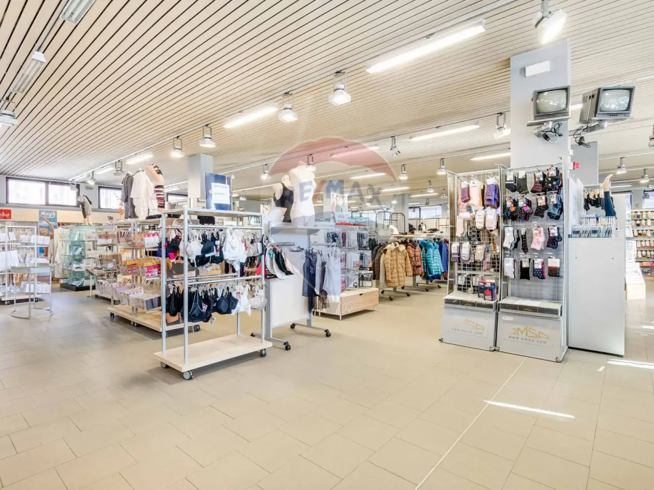 Negozio in Via Roncari 39, Besozzo, {3} - Foto 1