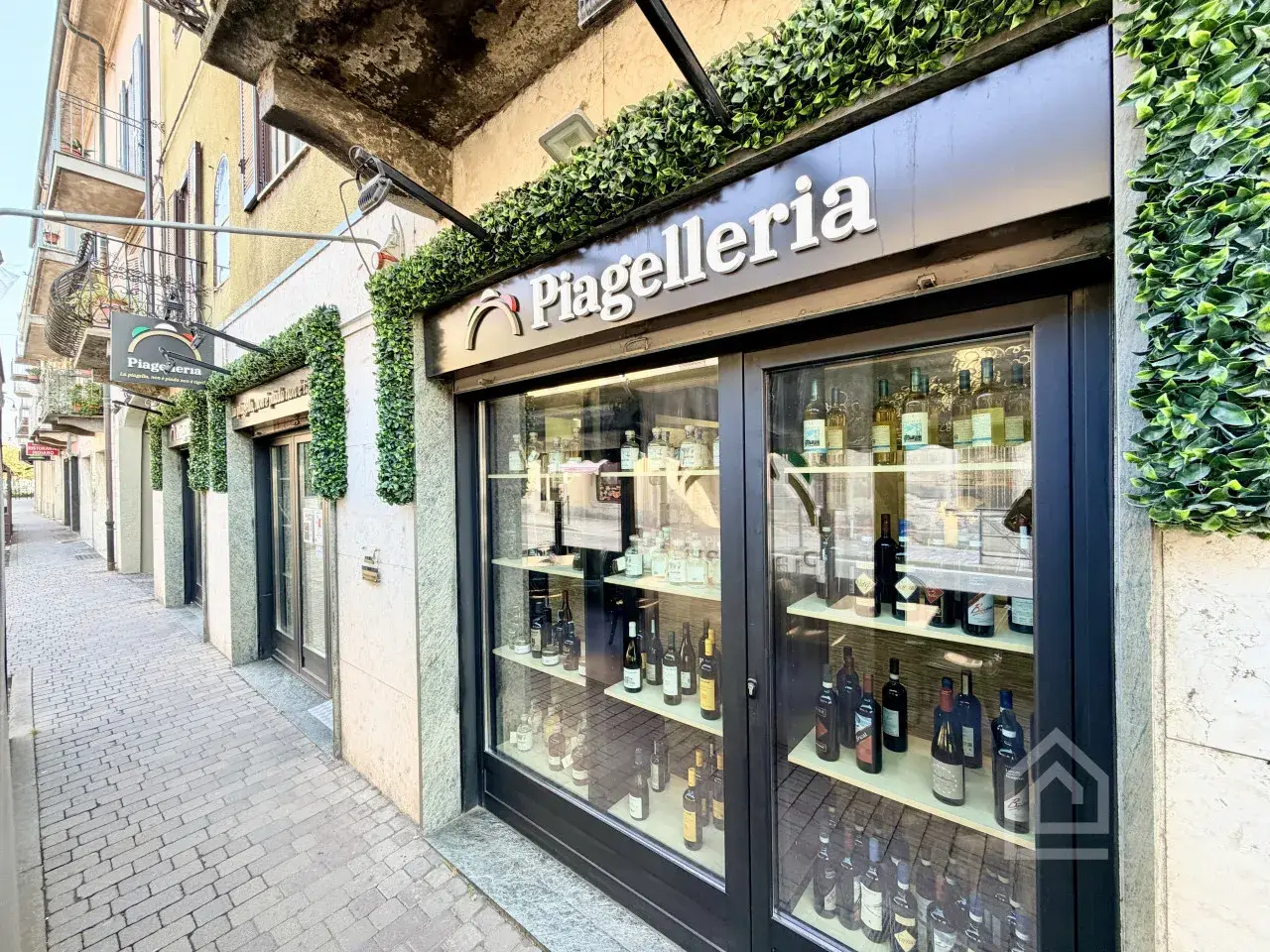 Pub - Enoteca - Wine bar in Stradale Torino 81, Chivasso, {3} - Foto 2