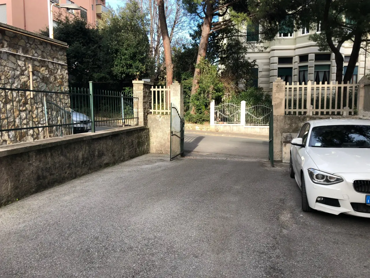 Parcheggio chiuso in Via Giorgio Byron 2rr, Genova, {3} - Foto 1