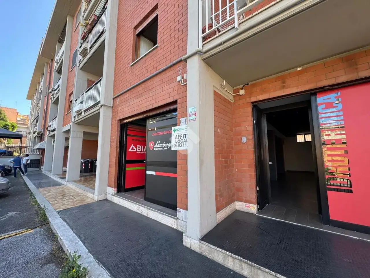 Negozio in Via Generale Roberto Lordi 61, Genzano Di Roma, {3} - Foto 1
