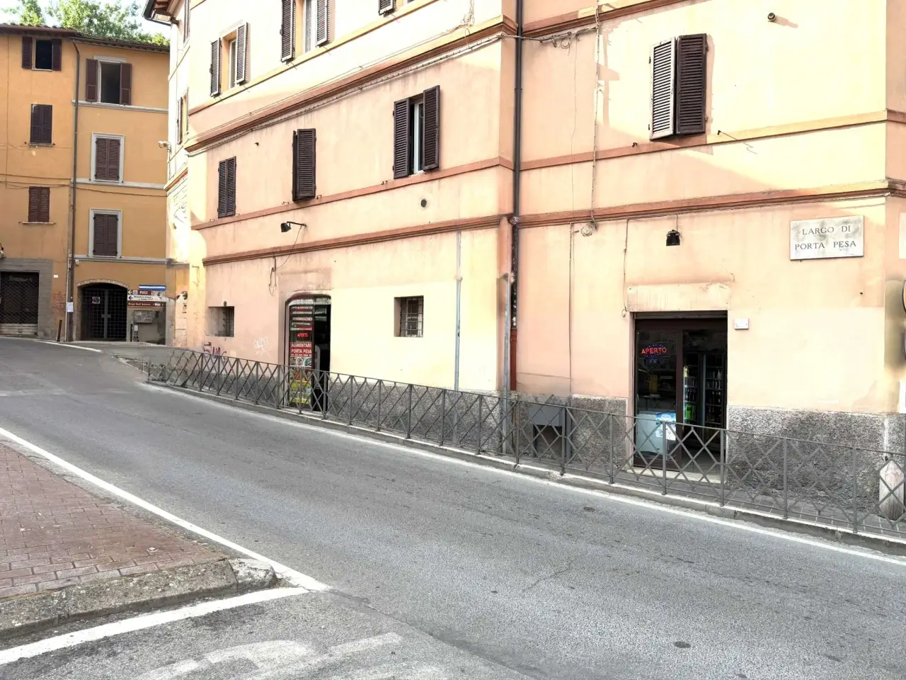 Negozio in Largo di Porta Pesa, Perugia, {3} - Foto 2
