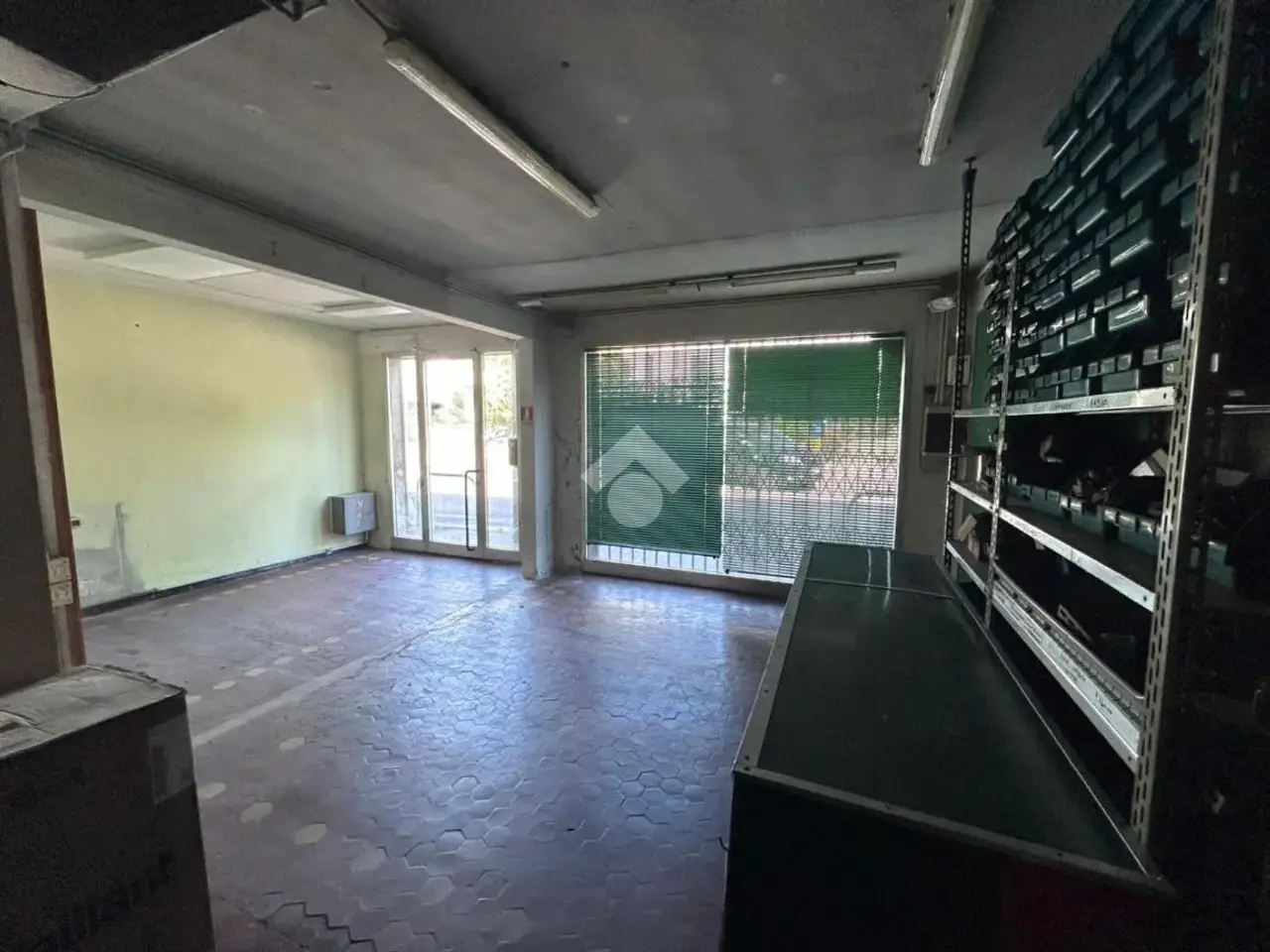 Negozio in Via Via Ercole De Roberti 16, Padova, {3} - Foto 2