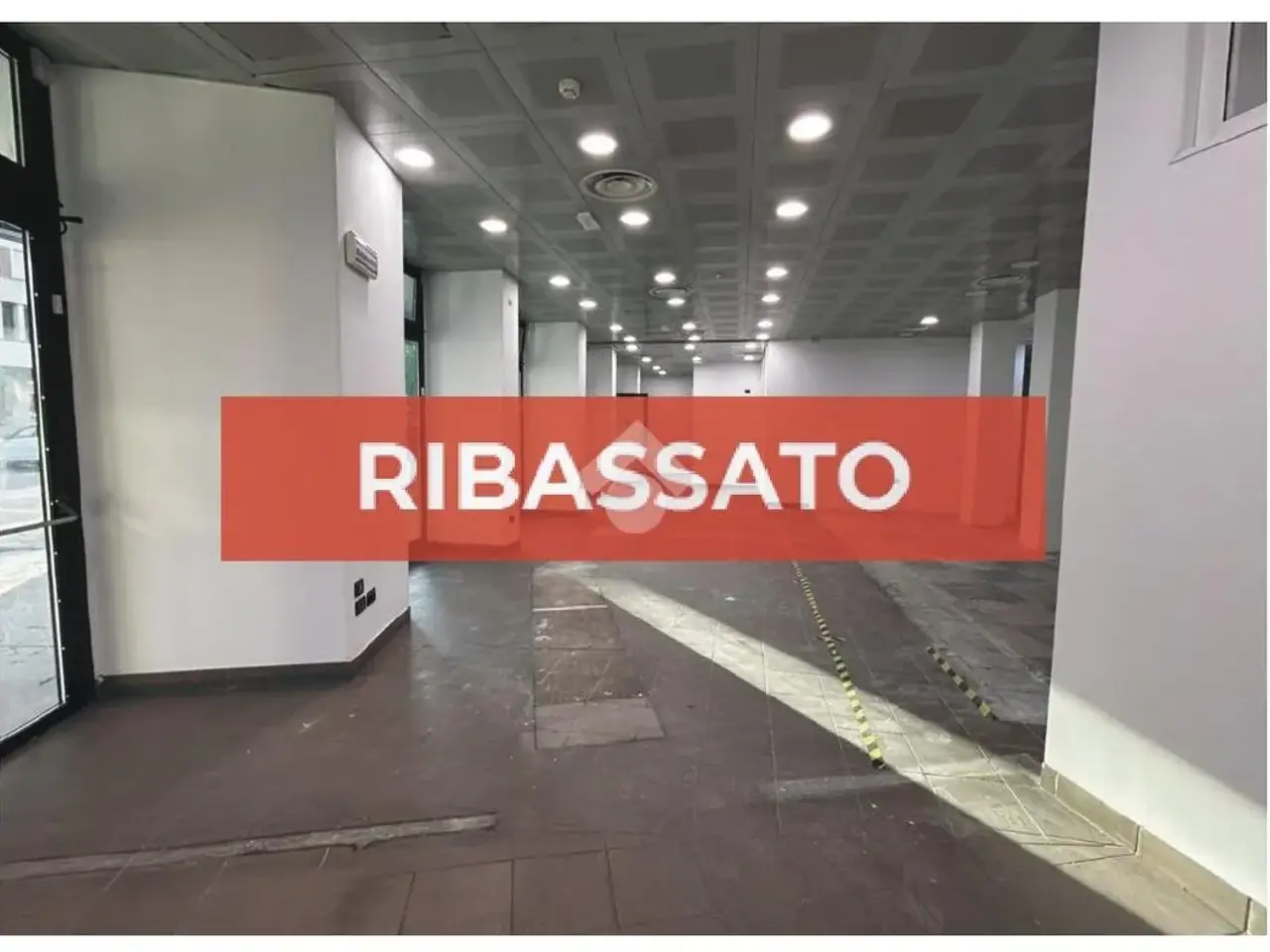 Negozio in Via Niccolò Tommaseo 5, Padova, {3} - Foto 1