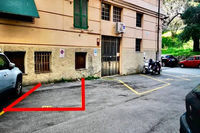 Car parking slot in Via Bocchella, Genova - Photo 1