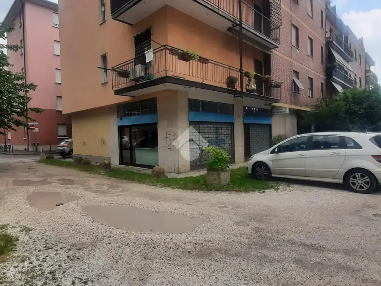 Negozio in Piazzale Giacinto Tredici 12, Brescia, {3} - Foto 1
