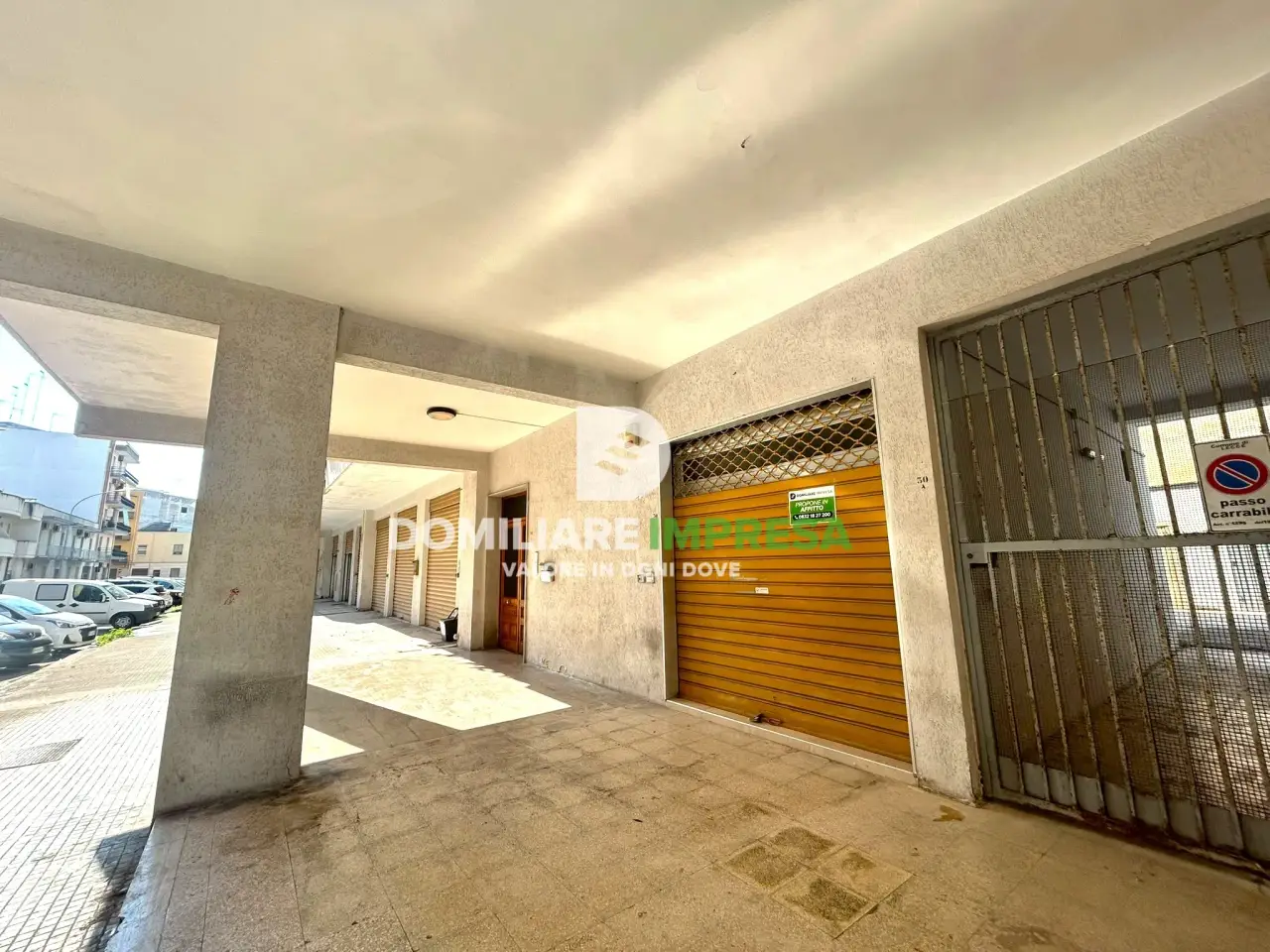 Locale commerciale in Via Armando Perotti 30, Lecce, {3} - Foto 1