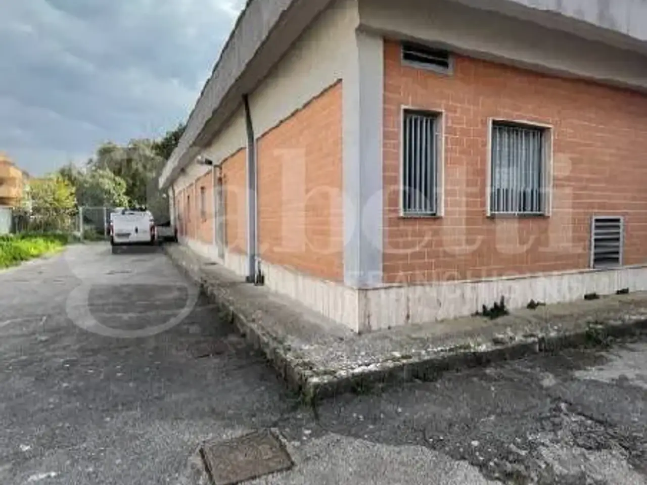 Palazzina commerciale in Dante De Blasi 46/a, Lecce, {3} - Foto 1