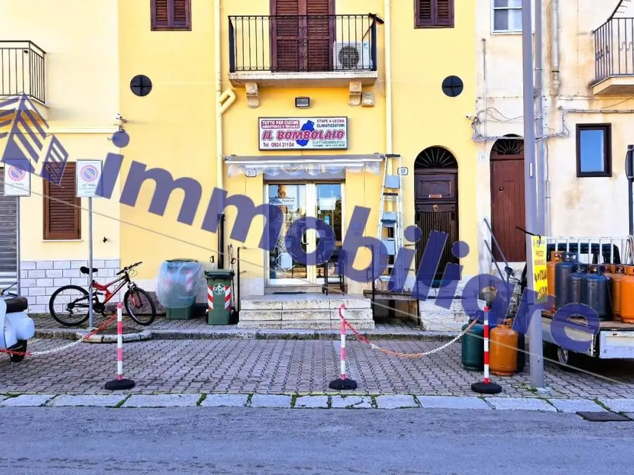 Locale commerciale in Piazza della Repubblica 61, Alcamo, Alcamo, {3} - Foto 1
