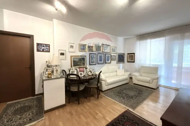 3-room flat in Via Marmolada 5, Arese - Photo 1