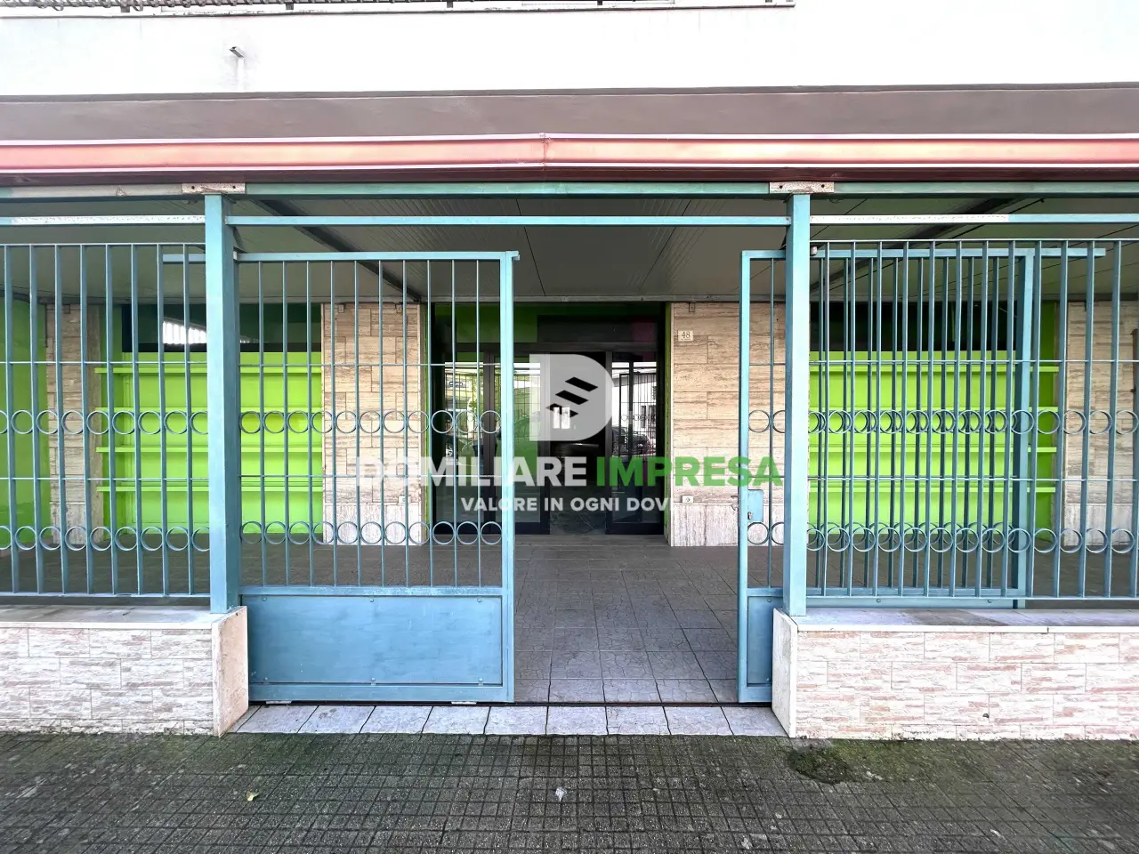 Locale commerciale in Via John Fitzgerald Kennedy 48, Trepuzzi, {3} - Foto 2
