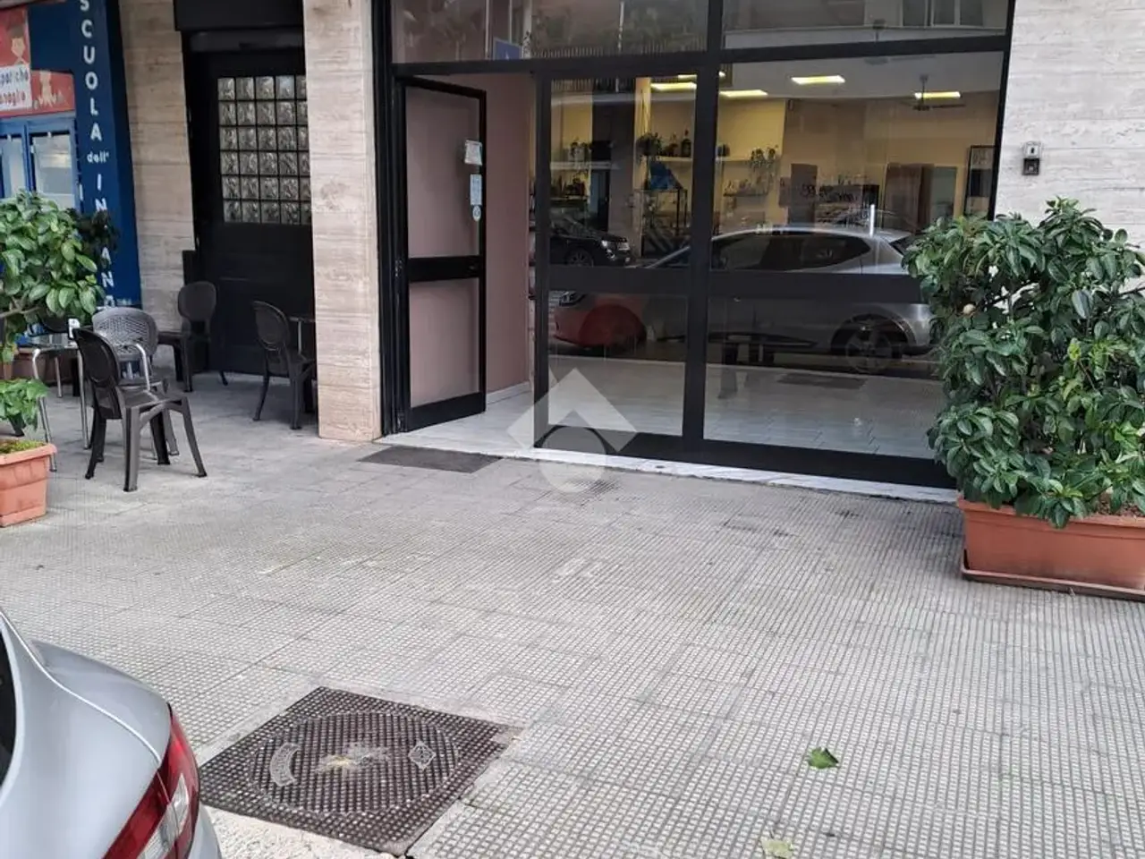 Negozio in Via Francesco  Campione 23, Bari, {3} - Foto 2