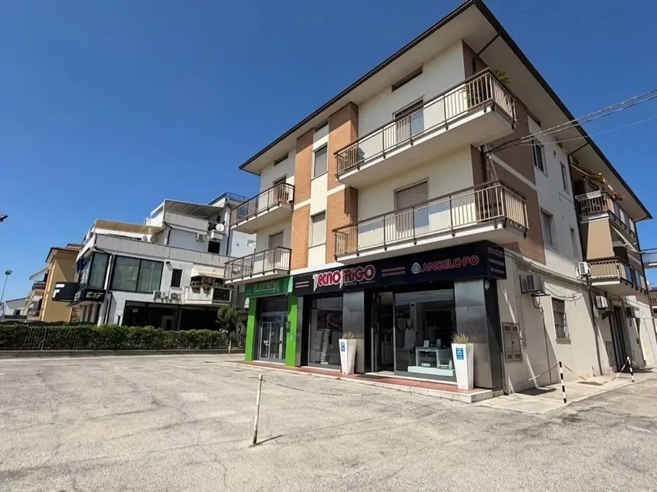 Negozio in Via Piave 129/B, San Benedetto Del Tronto, {3} - Foto 1
