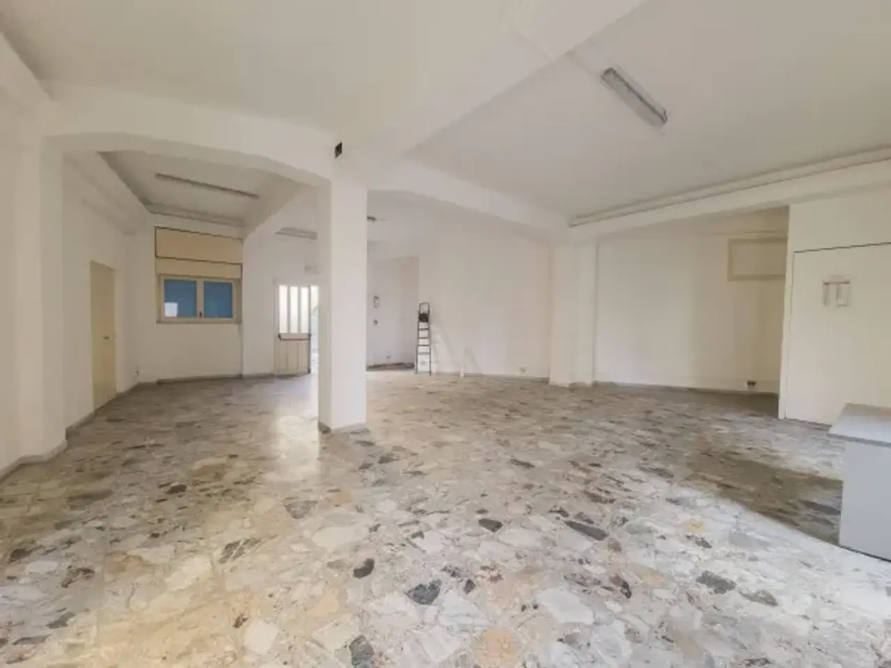Negozio in Via Sbarre Inferiori 264, Reggio Calabria, {3} - Foto 2