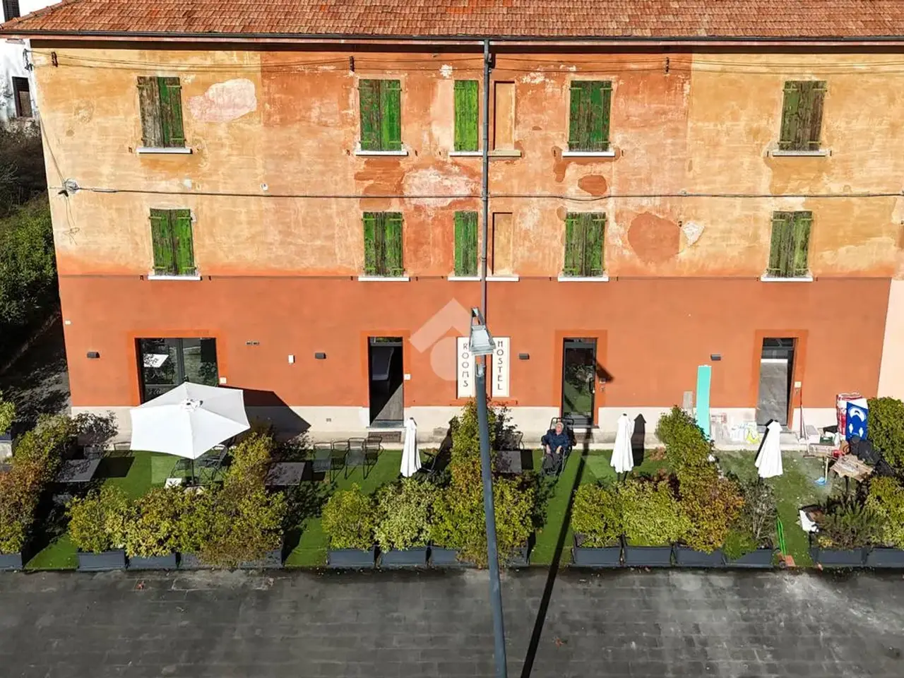 Palazzina commerciale in Piazza Francesco Arrighini 16, Tremosine, {3} - Foto 1