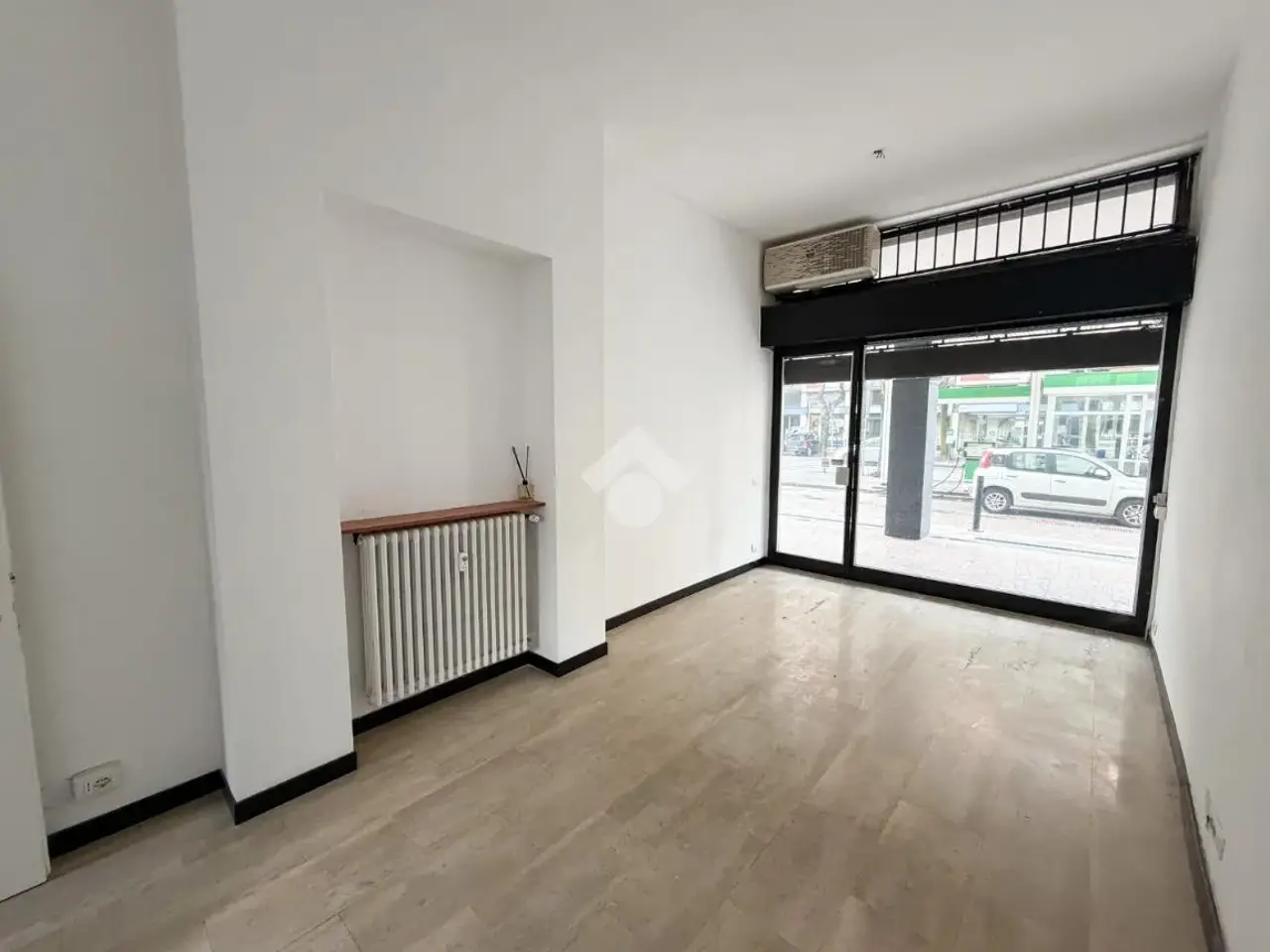 Negozio in Via Filippo Turati 78, Lecco, {3} - Foto 1