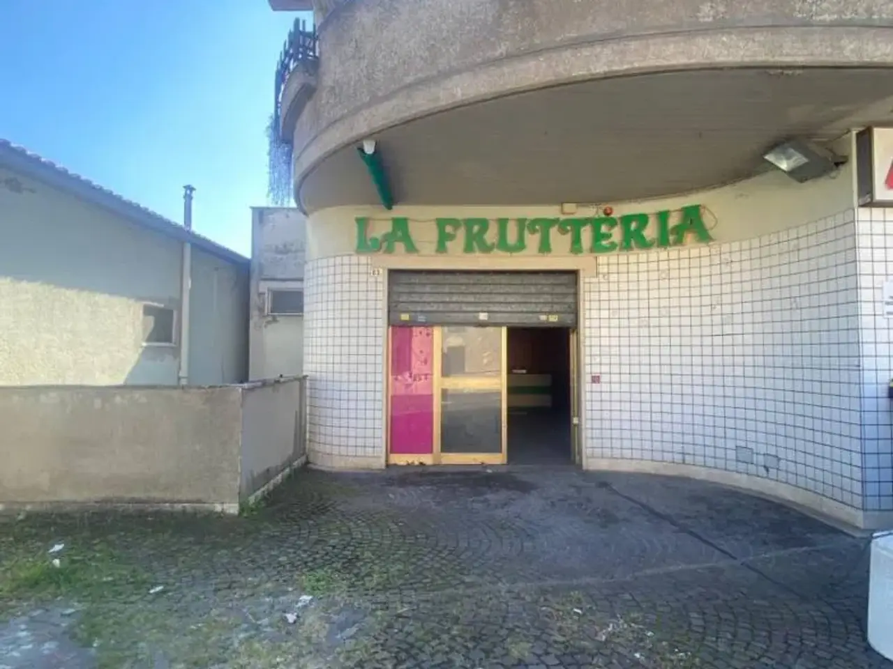 Locale commerciale in Via Tor Paluzzi, Albano Laziale, Albano Laziale, {3} - Foto 1