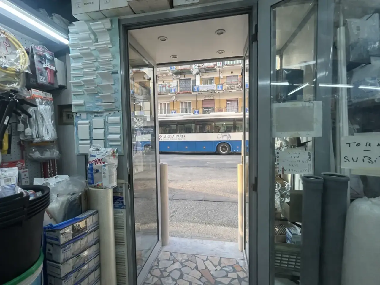 Esercizio commerciale in Calata Ponte di Casanova, Napoli, {3} - Foto 2