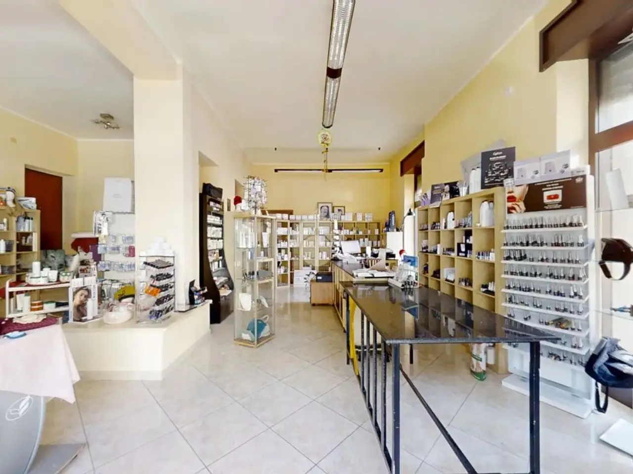 Negozio in Via Cicerone 19, Brindisi, {3} - Foto 1
