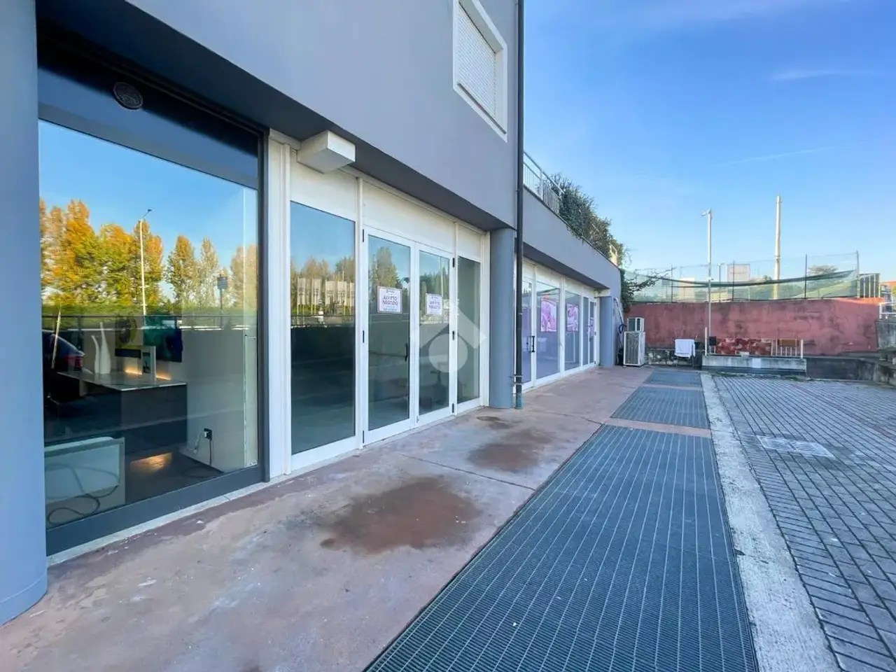 Negozio in Via Marconi 1, Padenghe Sul Garda, {3} - Foto 1