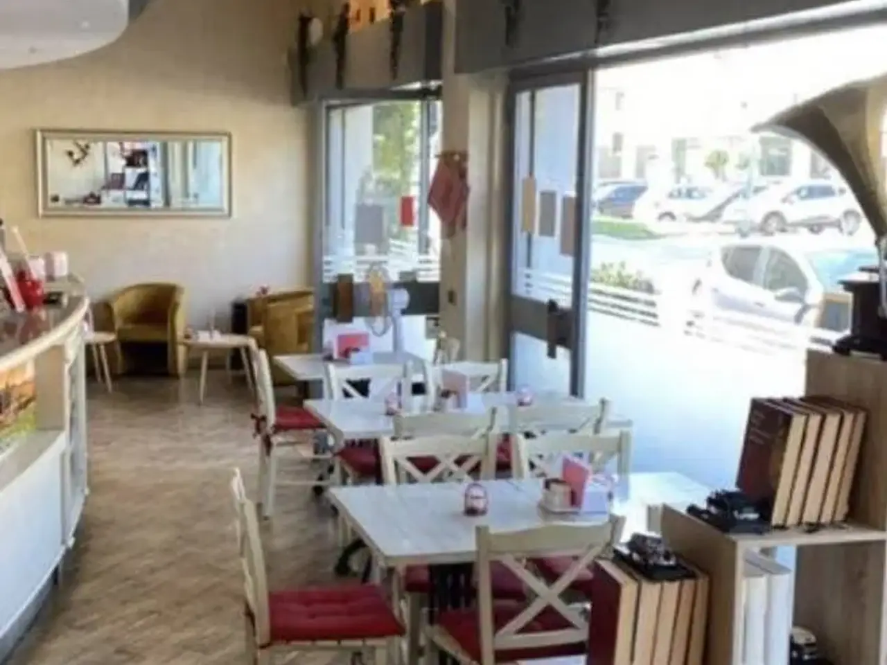 Esercizio commerciale in , Gallarate, {3} - Foto 1