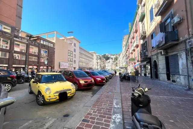 Geschäft in Via Giordano Bruno 122, Napoli - Foto 1