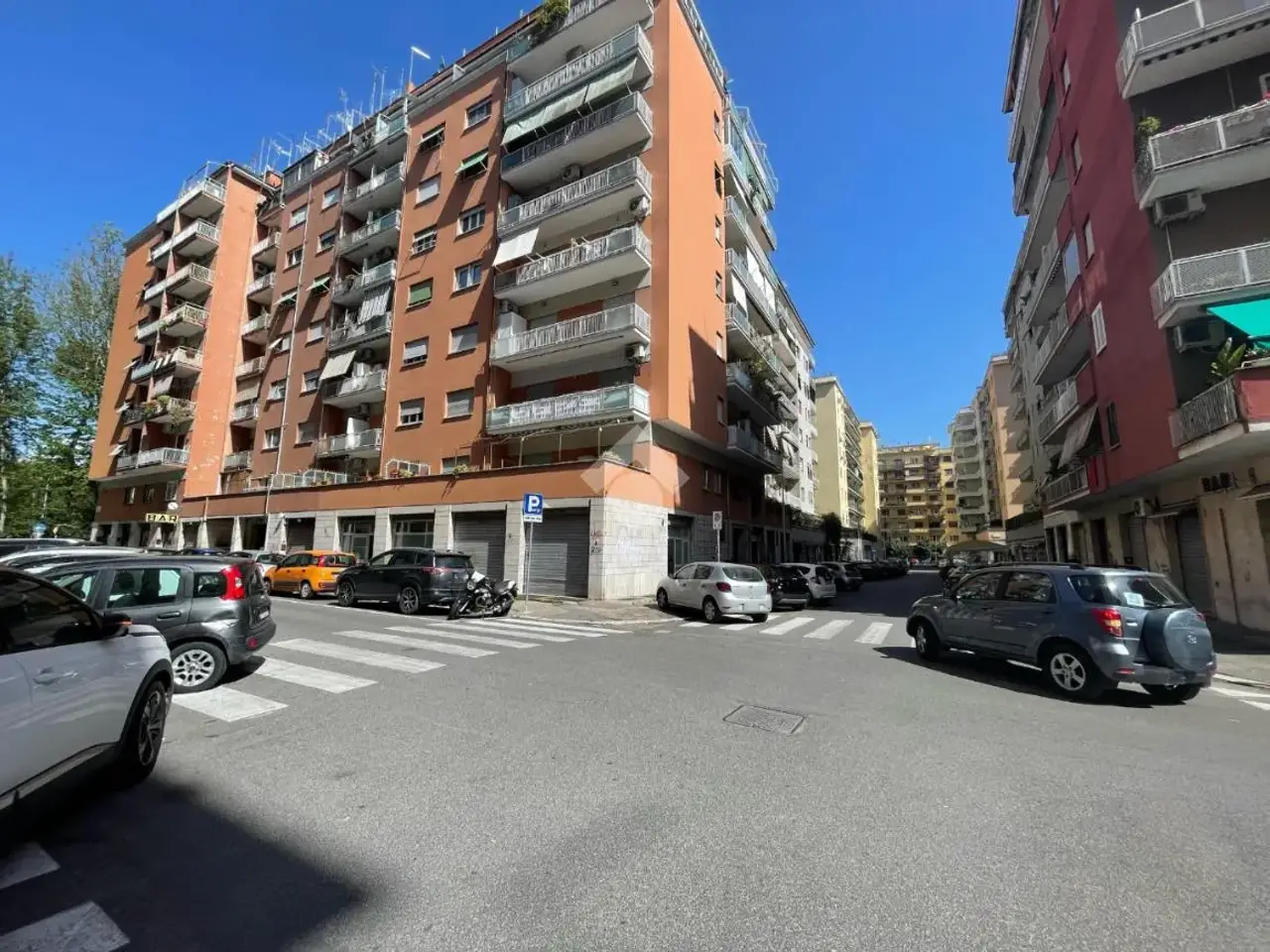 Negozio in Via Valle Corteno 56, Roma, {3} - Foto 1