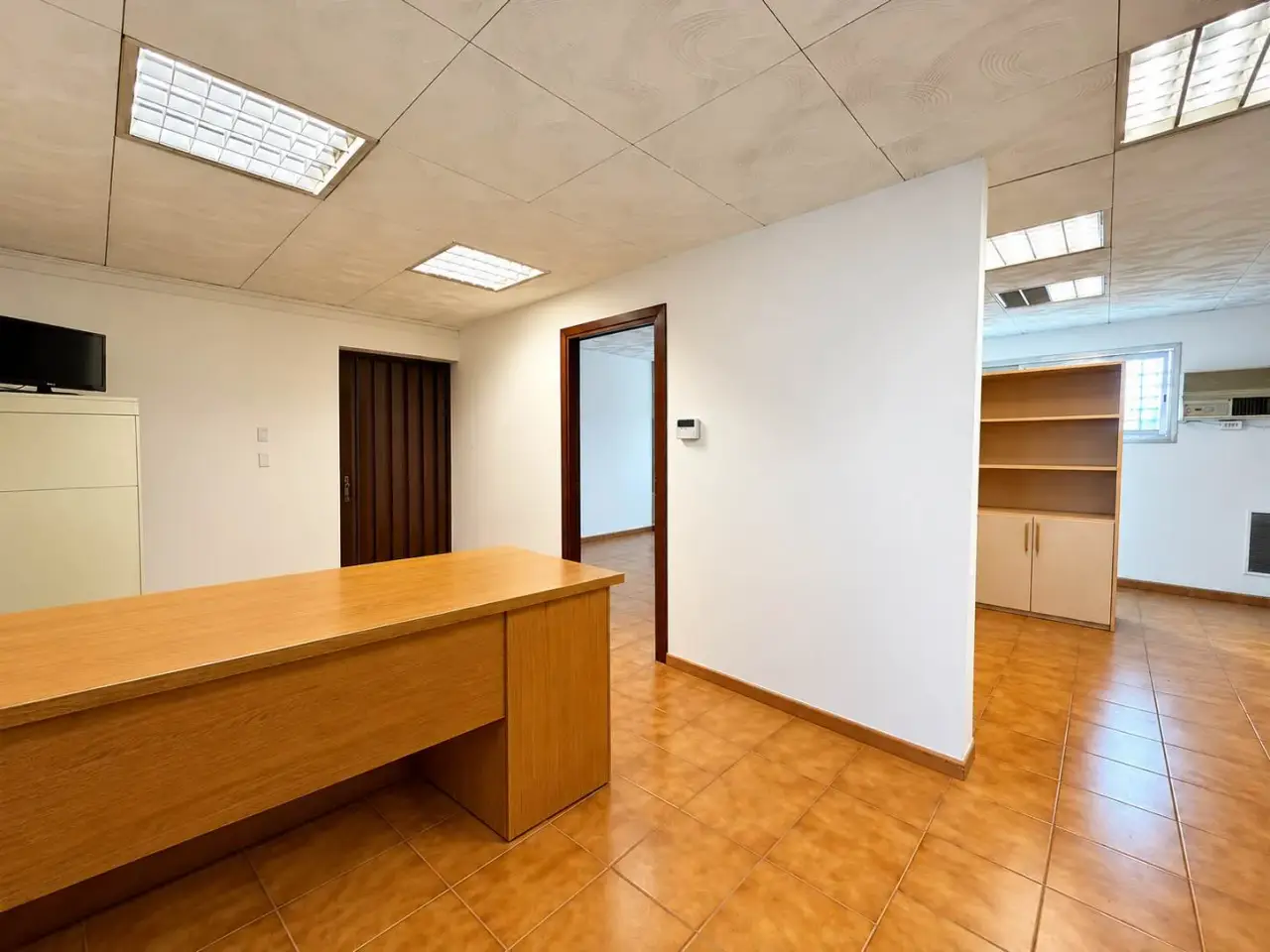 Negozio in Viale Jacopo dal Verme, Vicenza, {3} - Foto 2