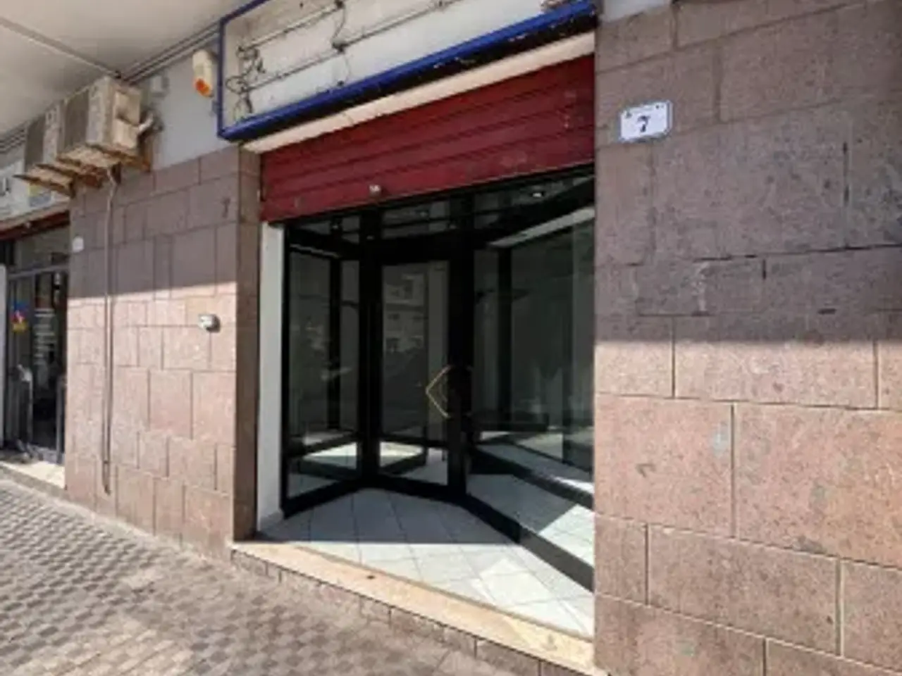 Negozio in Piazza Giuseppe Garibaldi, Nettuno, {3} - Foto 1
