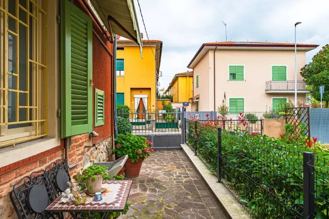 Villa in Via Caduti del Lavoro, Pistoia - Foto 1