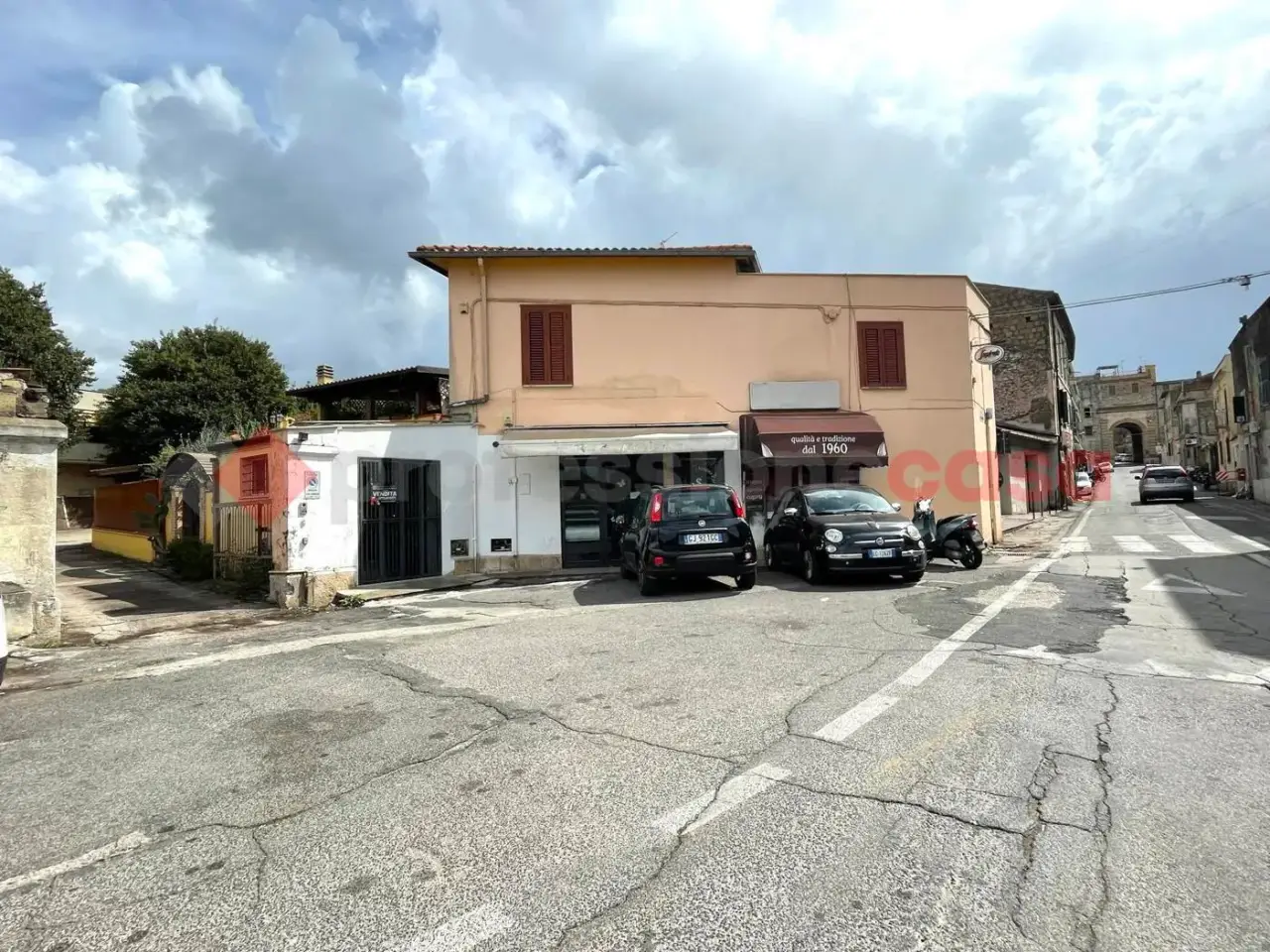 Negozio in Piazza Quattro Lampioni 10, Terracina, {3} - Foto 1