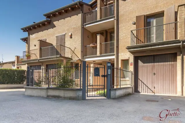 Villa a schiera in Via Arno 41, Cento - Foto 1