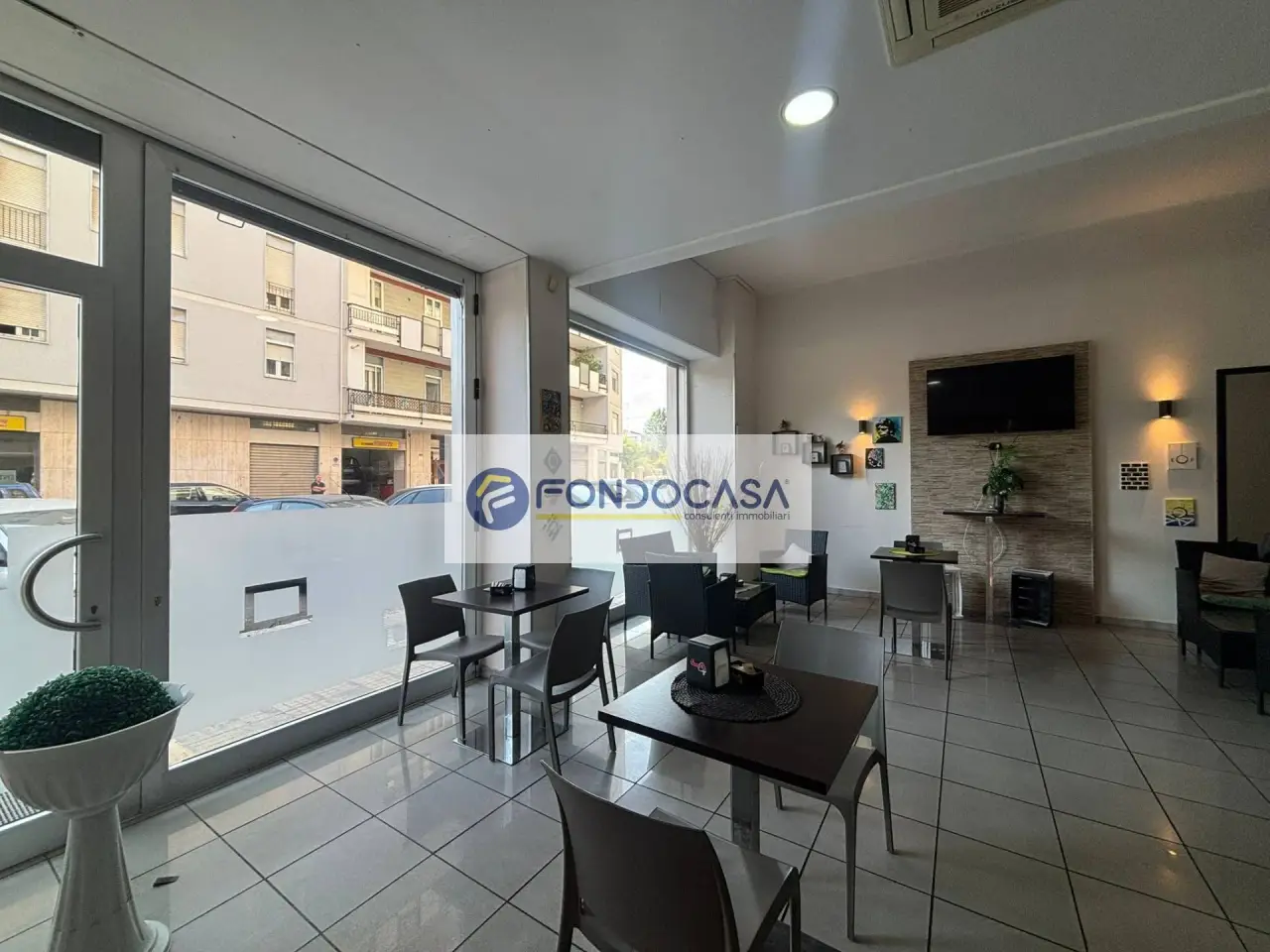 Esercizio commerciale in Viale della Libertà 66, Lecce, {3} - Foto 2