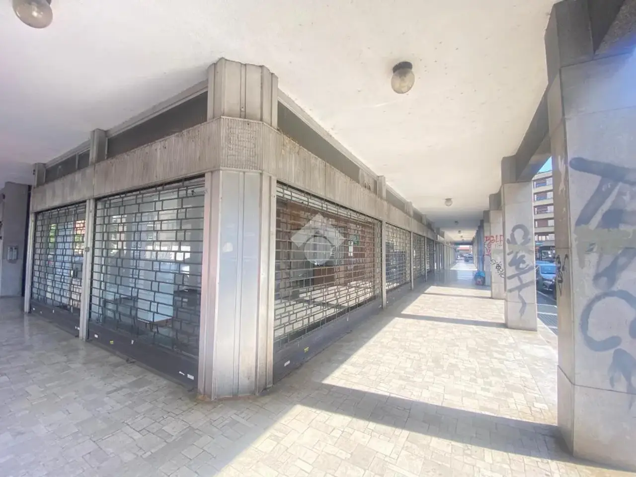 Negozio in Via Martiri di Cefalonia 7, Bergamo, {3} - Foto 1