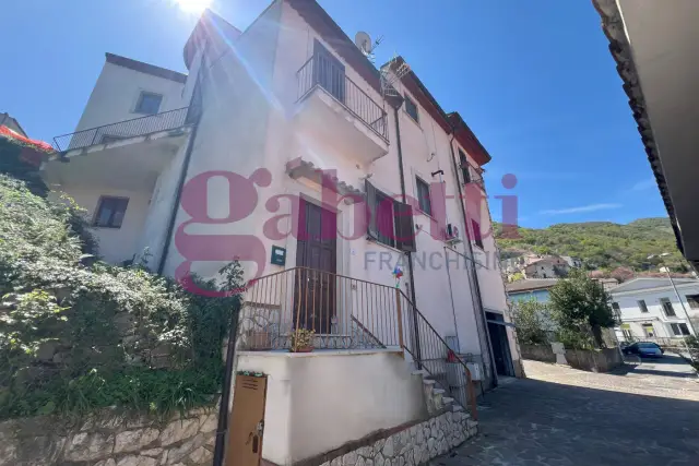 Casa indipendente in vendita, Via Insorti d'Ungheria  4, Sesto Campano - Foto 1