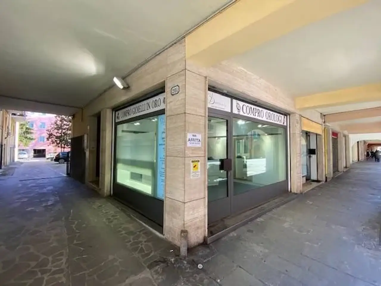 Locale commerciale in Corso Vittorio Emanuele II 107a, Padova, Padova, {3} - Foto 2