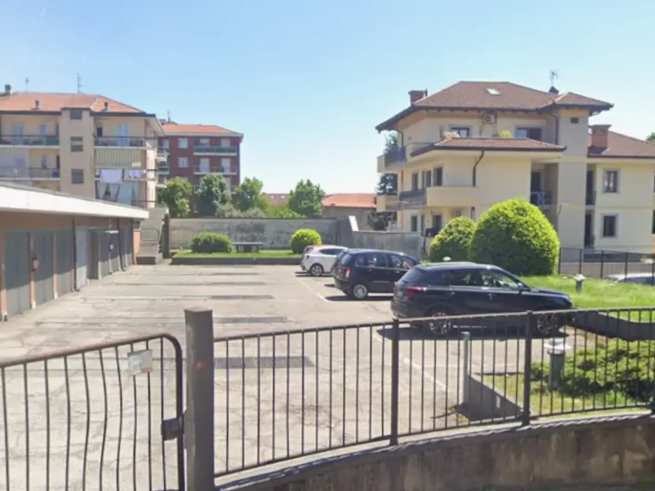 Parcheggio chiuso in Via Dott. l. Rossetti 11, Cirie', {3} - Foto 1