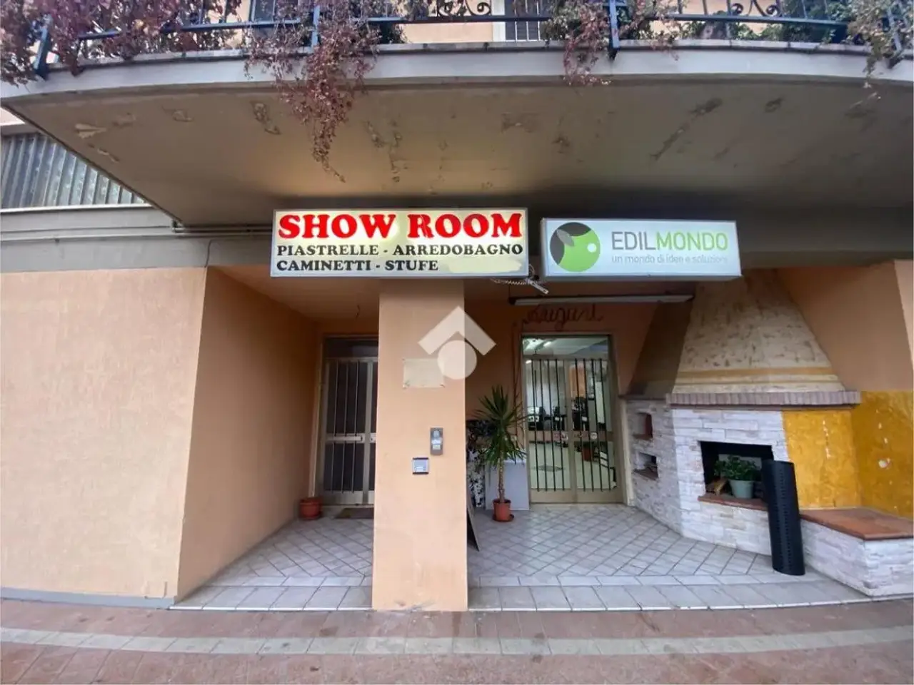 Negozio in Via dei Ciliegi 44, Reggello, {3} - Foto 1