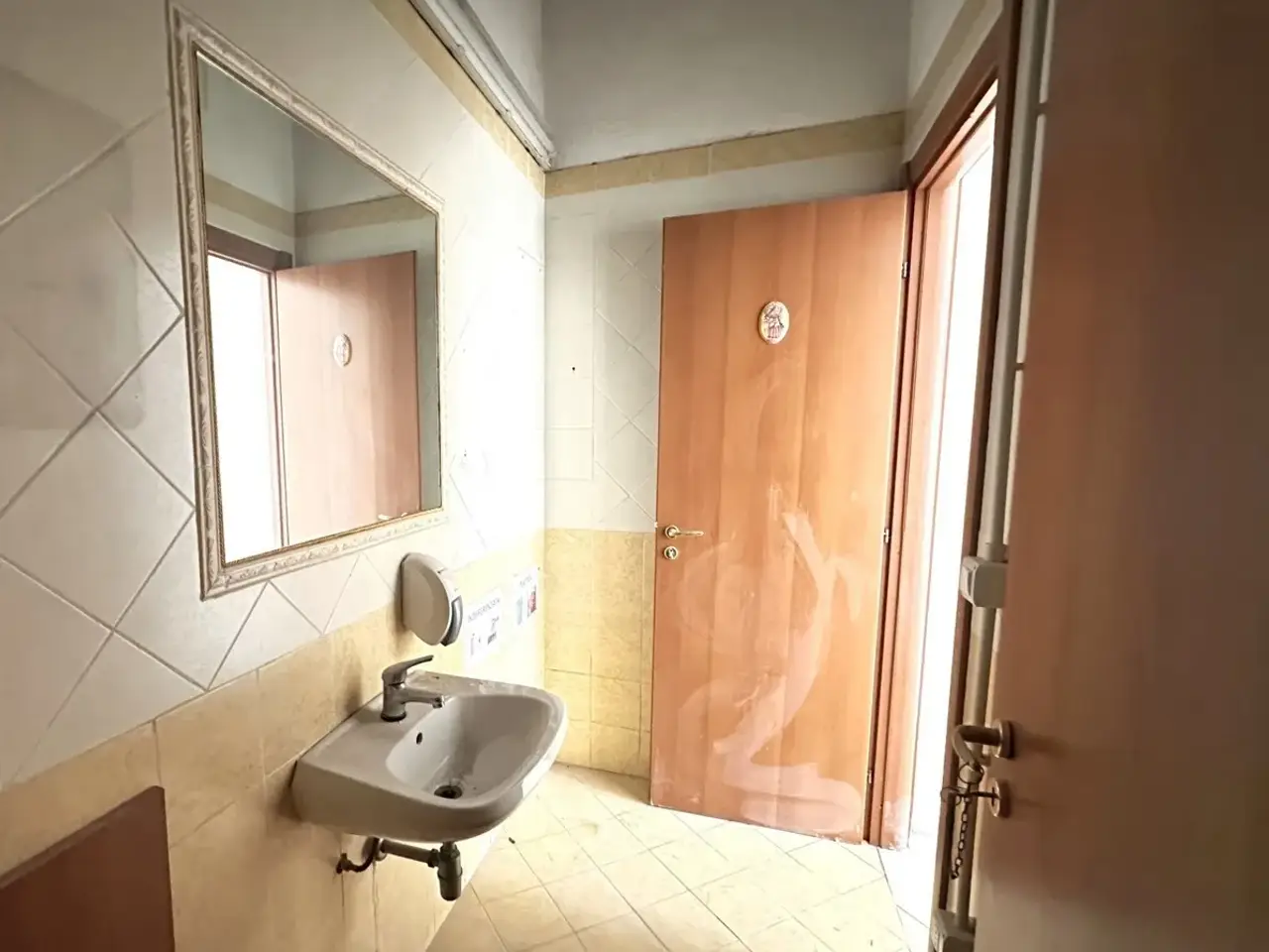 Palazzina commerciale in Via Roma 464, Pomigliano D'Arco, {3} - Foto 1