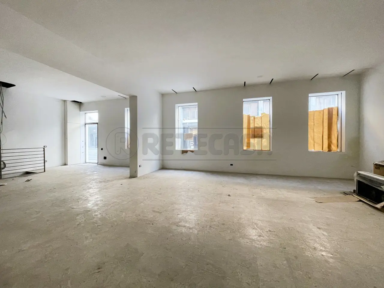 Palazzina commerciale in Riviera dei Ponti Romani 13, Padova, {3} - Foto 1