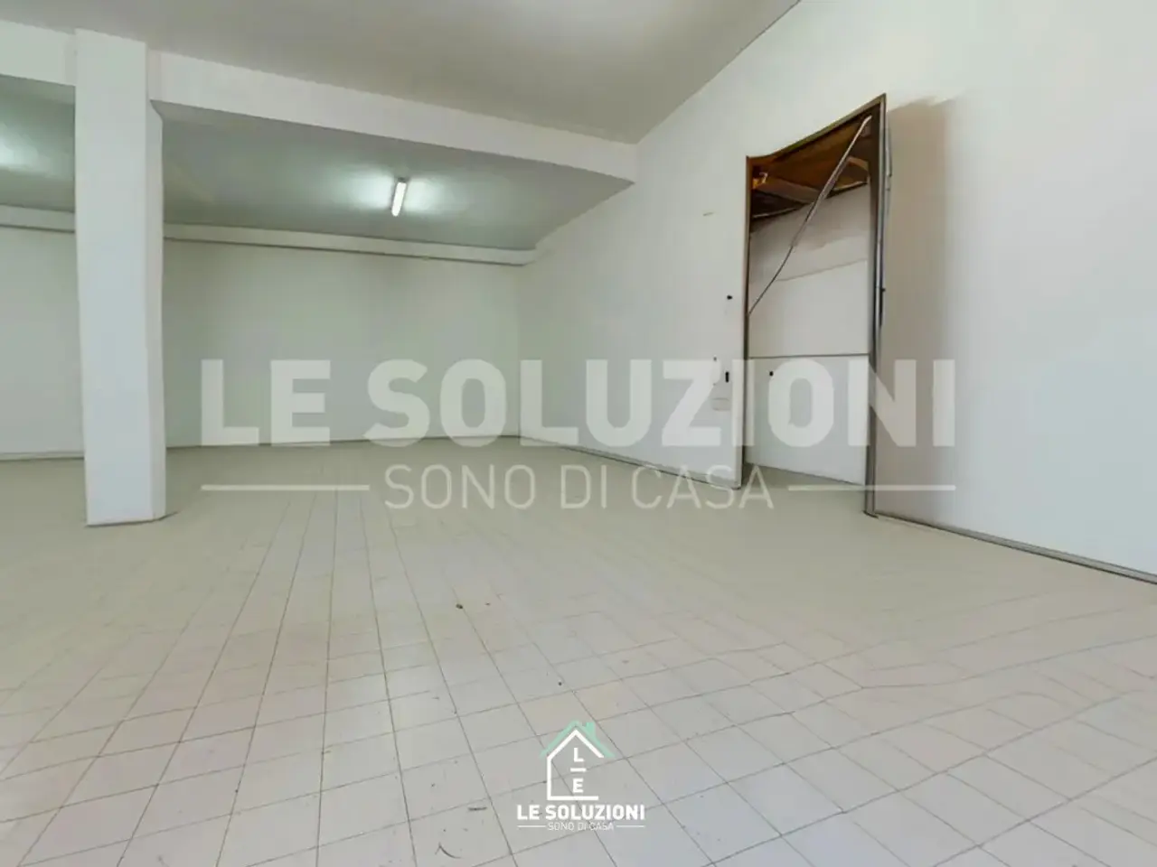 Magazzino in Via  Viterbo, Noci, {3} - Foto 2