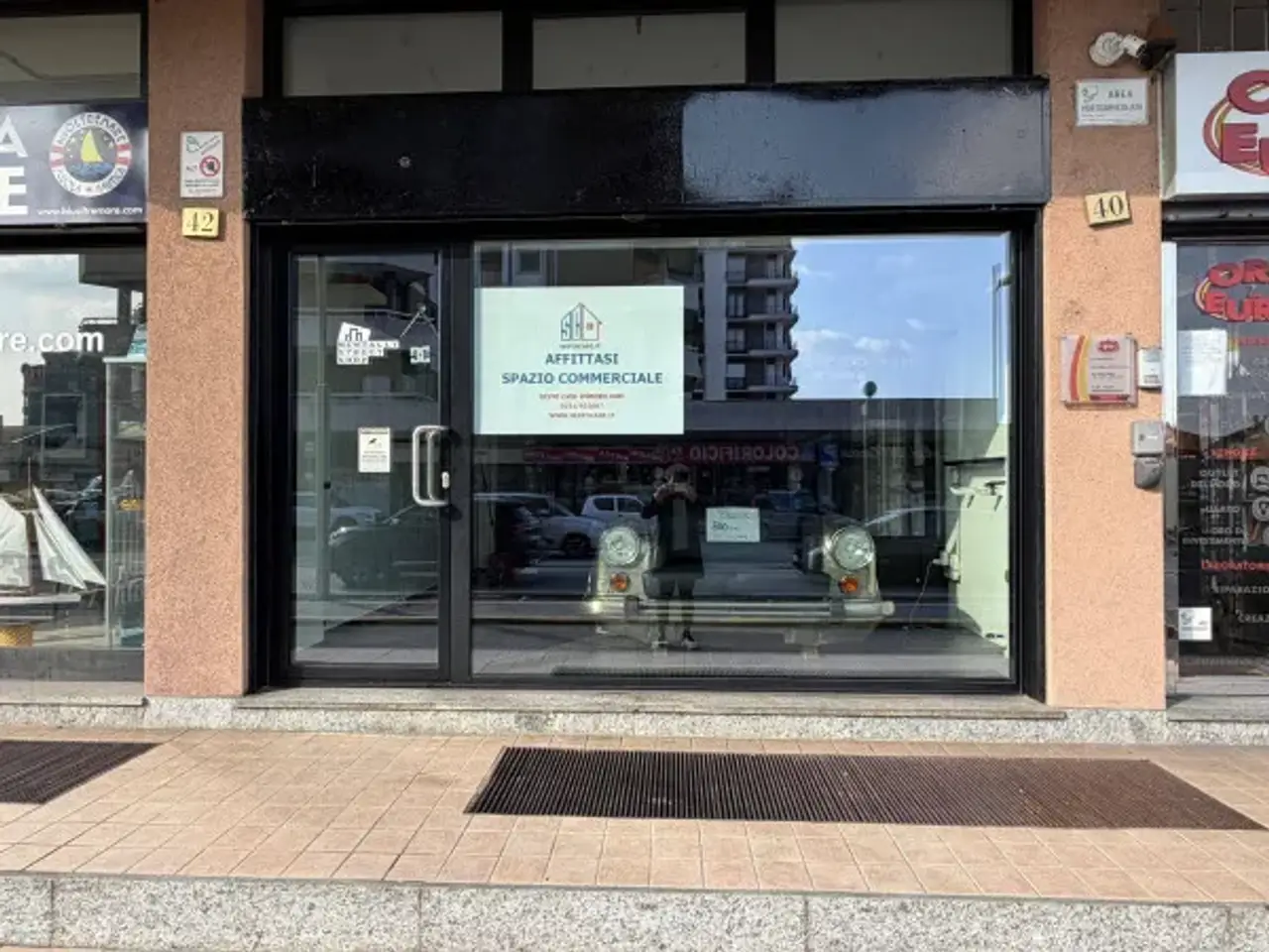 Negozio in Corso Giacomo Matteotti, Sesto Calende, {3} - Foto 1