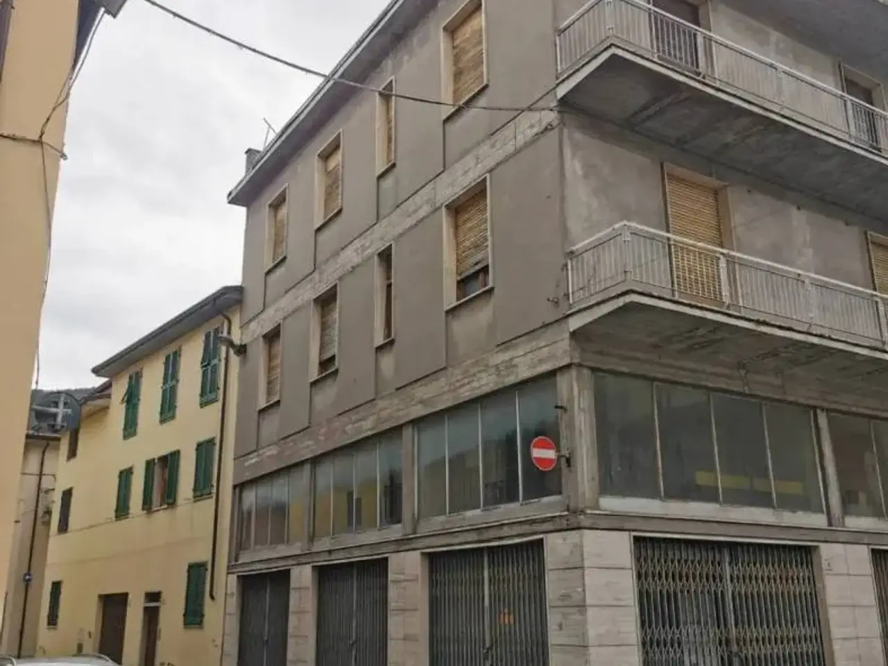 Palazzina commerciale in Piazza Plinio Pellegrini, Pieve Santo Stefano, {3} - Foto 1