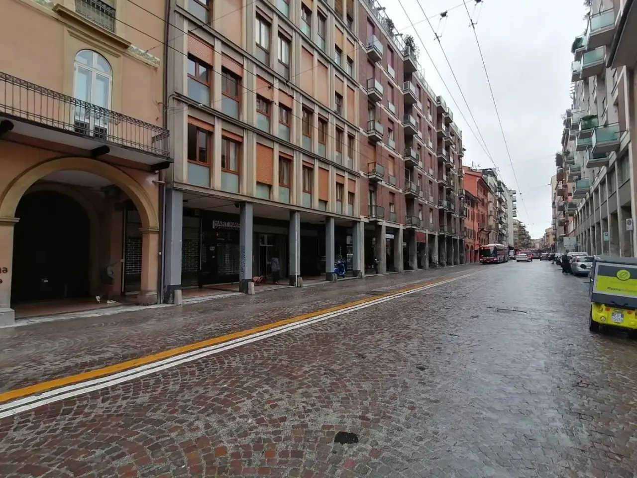 Locale commerciale in Via San Felice 135, Bologna, {3} - Foto 1