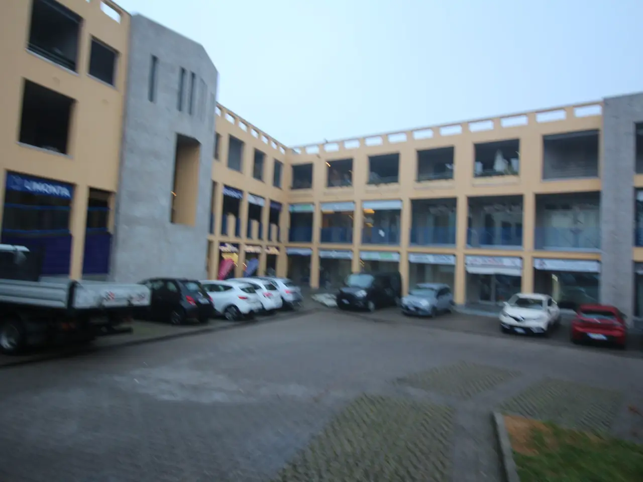 Negozio in Via Generale Giuseppe Sirtori, Casatenovo, {3} - Foto 2