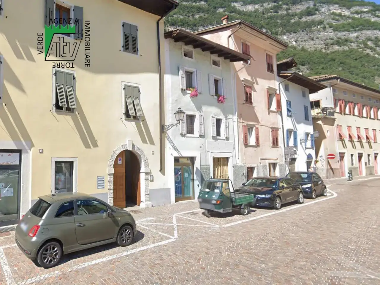 Negozio in Mezzolombardo, Piazza Erbe, Mezzolombardo, {3} - Foto 1